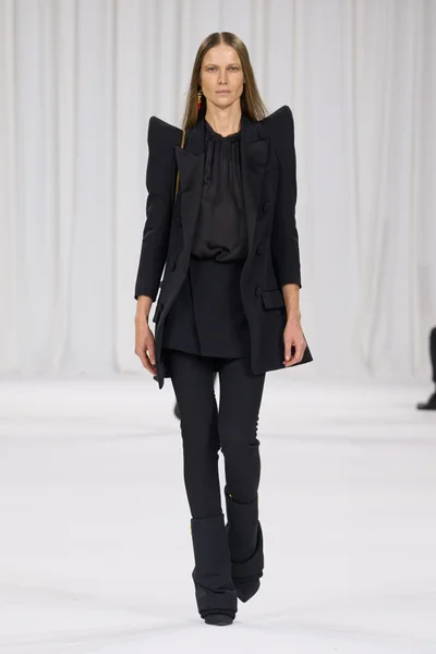Look 8